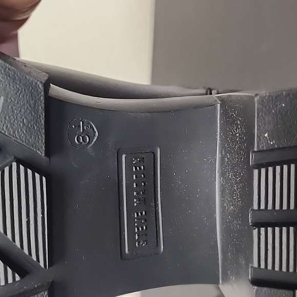 Steve Madden Women's Howler Ankle Boot - Picture 4 of 7